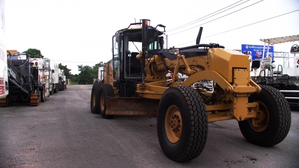 รถเกรด CATERPILLER 140M
