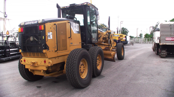 รถเกรด CATERPILLER 140M