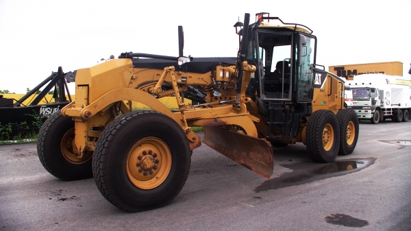 รถเกรด CATERPILLER 140M