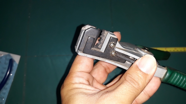 ขายคีมปอกสายไฟAPEX MADE IN JAPAN. เก่าเก็บสวย
