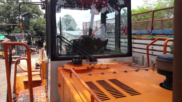 ขายรถตักล้อยาง  HITACHI LX200   240 แรง เทียบเท่ากับ  KOMATSU WA430-6  สภาพสวยพร้อมใช้  โทร 084-5424150