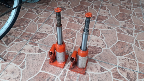 แม่แรงกระปุกไฮโดรลิก MASADA ขนาด 4ตัน มือสองจากญี่ปุ่น แม่แรงกระปุกไฮโดรลิก MASADA ขนาด 4ตัน มือสองจากญี่ปุ่น