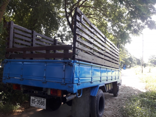 รถบรรทุกหกล้ออิซูซุ T/L 100 แรงม้า พวงมาลัยเพาวฺ์เวอร์