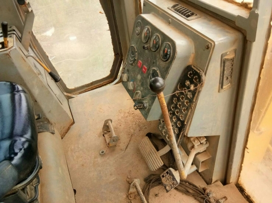 ขายแทรคเตอร์CAT.D6Rเอกสารเล่มทะเบียนราคา 1,300,000