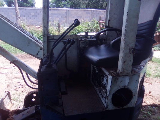 ขายรถแม็คโค โคมัสซุ 28UU-2 ขายรถแม็คโค โคมัสซุ 28UU-2