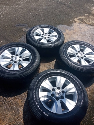 ขายล้อพร้อมยางเดิม REVO ขอบ 17"