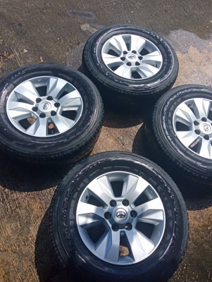 ขายล้อพร้อมยางเดิม REVO ขอบ 17"