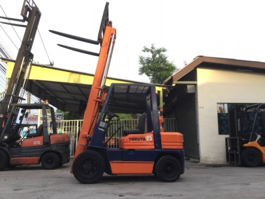 อาร์ ซี เอช  โฟรคลิฟท์  โตโยต้า รุ่น 5 ดีเซล 2.5 ตัน