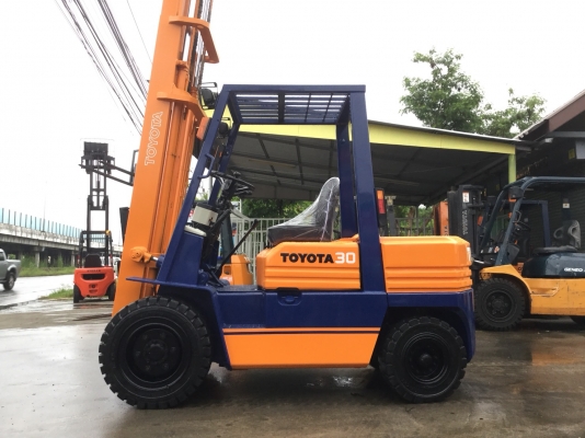 อาร์ ซี เอชโฟรคลิฟท์  ขาย โตโยต้า รุ่น 5 ดีเซล 3 ตัน