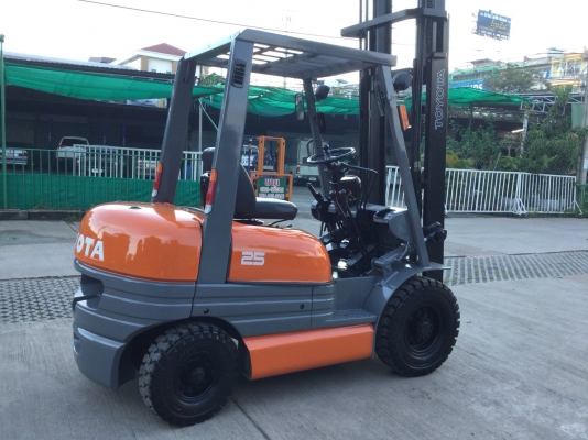 อาร์ ซี เอช โฟรคลิฟท์ ขาย โตโยต้า รุ่น 6 เบนซิล 2.5 ตัน