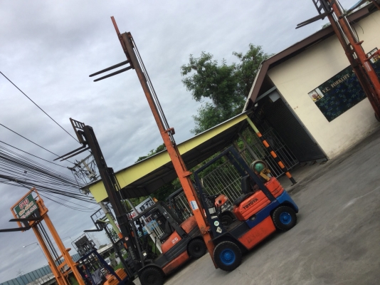 เอส อาร์ โฟรคลิฟท์ โตโยต้า รุ่น 5 เบนซิล เสา 5 เมตร เอส อาร์ โฟรคลิฟท์ โตโยต้า รุ่น 5 เบนซิล เสา 5 เมตร