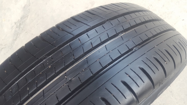 ขายยาง\% 195/60/16 ปี 1218 DUNLOP EC300 4 เส้น ขายยาง\% 195/60/16 ปี 1218 DUNLOP EC300 4 เส้น