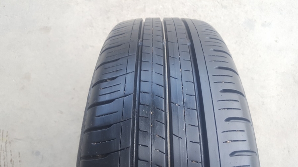 ขายยาง\% 195/60/16 ปี 1218 DUNLOP EC300 4 เส้น ขายยาง\% 195/60/16 ปี 1218 DUNLOP EC300 4 เส้น