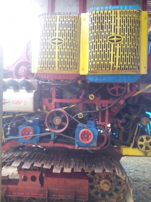 ขายรถเกี่ยวอุ้ม2.5 เครื่อง195โบว์ช่วงล่าง 10/23