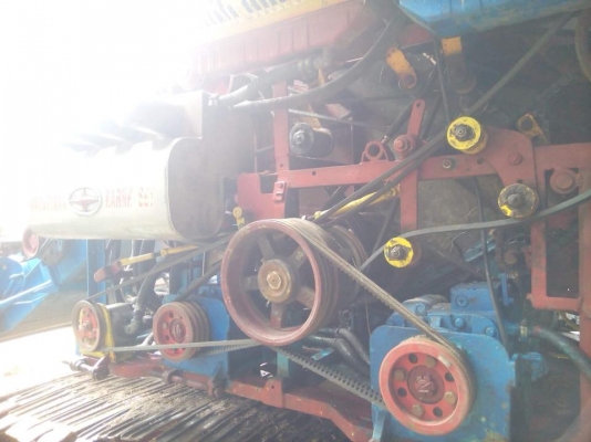 ขายรถเกี่ยวอุ้ม2.5 เครื่อง195โบว์ช่วงล่าง 10/23