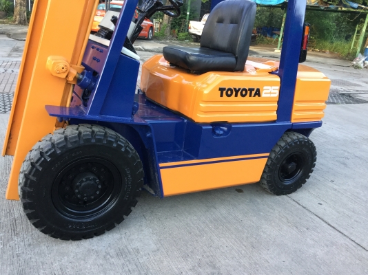 ขาย โฟรคลิฟท์ โตโยต้า รุ่น 5 ดีเซล เสา ทูฟรีเข้าตู้ 4 เมตร