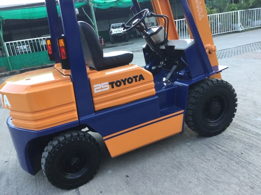 ขาย โฟรคลิฟท์ โตโยต้า รุ่น 5 ดีเซล เสา ทูฟรีเข้าตู้ 4 เมตร