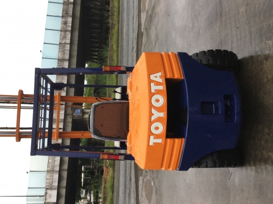 ขาย โฟรคลิฟท์  โตโยต้า รุ่น 5 ดีเซล 3 ตัน เสา 3 เมตร