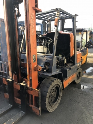 ขาย โฟรคลิฟท์  โตโยต้า รุ่น 5 ดีเซล 3 ตัน