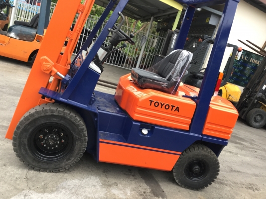 ขาย โฟรคลิฟท์  โตโยต้า รุ่น 5 ดีเซล เกียธรรมดา เสา 3 เมตร