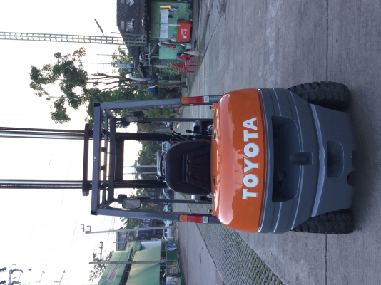 ขาย โฟรคลิฟท์ โตโยต้า รุ่น 6 เบนซิล 2.5 ตัน เสา 3 เมตร