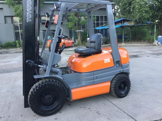 ขาย โฟรคลิฟท์ โตโยต้า รุ่น 6 เบนซิล 2.5 ตัน เสา 3 เมตร
