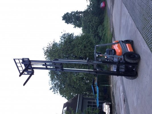 ขาย โฟรคลิฟท์ โตโยต้า รุ่น 6 ดีเซล 2.5 ตัน เสา 4 เมตร