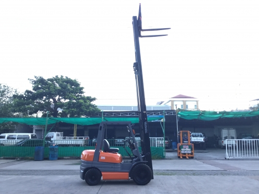 ขาย โฟรคลิฟท์ โตโยต้า รุ่น 6 ดีเซล 2.5 ตัน เสา 4 เมตร