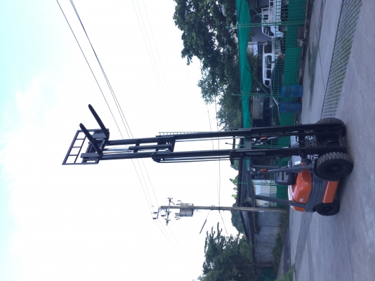 ขาย โฟรคลิฟท์ โตโยต้า รุ่น 6 ดีเซล 2.5 ตัน เสา 4 เมตร