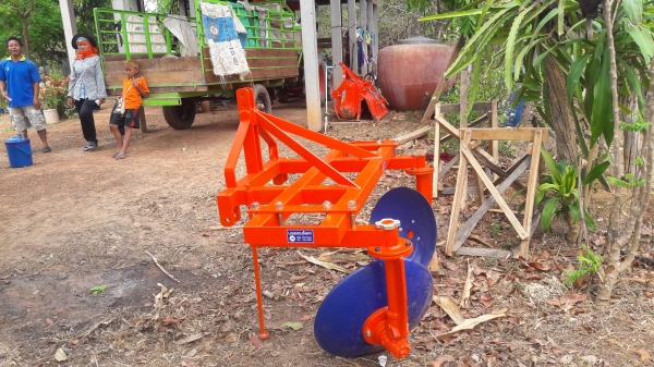 ขายผานยกร่องมันใช่กับรถไถตั่งแต่30แรงถึง50แรง