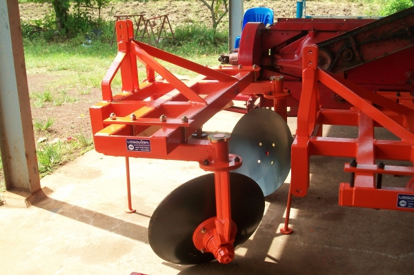 ขายผานยกร่องมันใช่กับรถไถตั่งแต่30แรงถึง50แรง