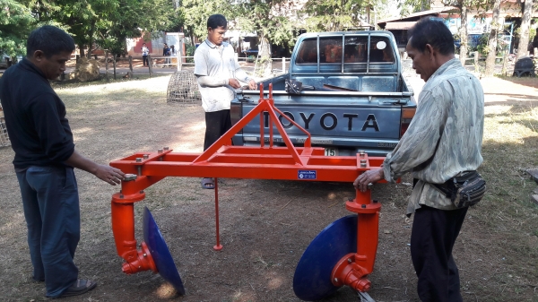 ขายผานยกร่องมันใช่กับรถไถตั่งแต่30แรงถึง50แรง