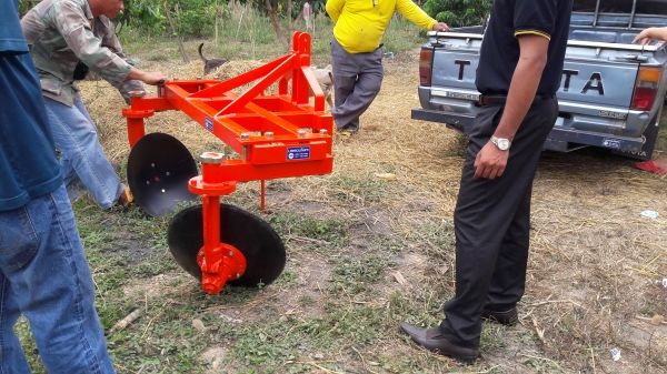 ขายผานยกร่องมันใช่กับรถไถตั่งแต่30แรงถึง50แรง