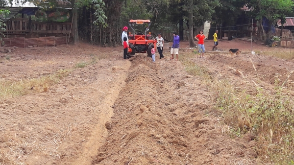 ขายผานยกร่องมันใช่กับรถไถตั่งแต่30แรงถึง50แรง