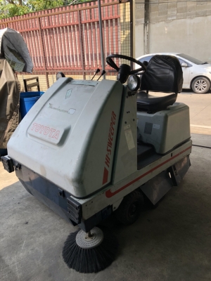 รถกวาดดูดฝุ่น TOYOTA เครื่องยนต์เบนซิล