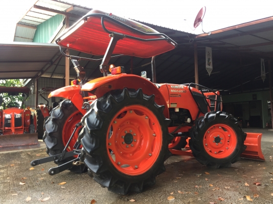 ขายรถไถKubota M6040SU(4WD)พร้อมใบดันและผานพรวนช้าง รถสวยพร้อมใช้งาน