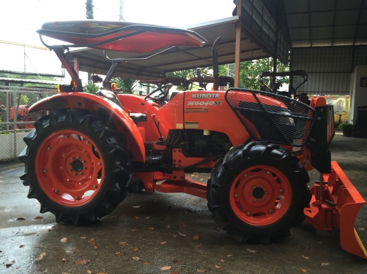 ขายรถไถKubota M6040SU(4WD)พร้อมใบดันและผานพรวนช้าง รถสวยพร้อมใช้งาน