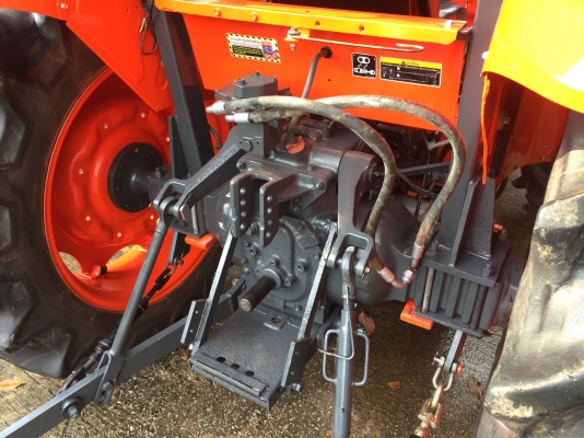 ขายรถไถKubota M6040SU(4WD)พร้อมใบดันและผานพรวนช้าง รถสวยพร้อมใช้งาน