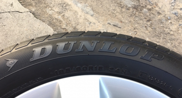 ล้อแม็ก Nissan March ขอบ 15 พร้อมยาง 185-60-15 Dunlop ปี 17 สภาพสวย ดอกยางหนาปึก