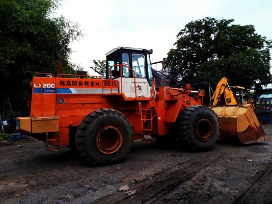 HITACHI LX200 240 hp (179 kw) เทียบเท่ากับ KOMATSU WA430-6 สภาพสวยพร้อมใช้ โทร 084-5424150