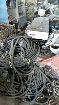 สินค้าหลากหลาย โทรสอบถามได้ มาดูที่ร้านก็ได้ครับ สินค้าหลายรายการจะซื้อเป็นชิ้น หรือจะเหมาโทรมาคุยเลยครับ