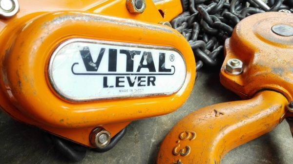 รอกโซ่กำมะลอญี่ปุ่น VITAL JAPAN ขนาด 6300 kg โซ่ยาว 2 เมตร สภาพใหม่