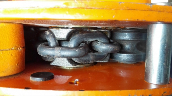 รอกโซ่กำมะลอญี่ปุ่น VITAL JAPAN ขนาด 6300 kg โซ่ยาว 2 เมตร สภาพใหม่