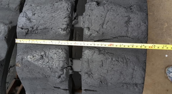 FROM JAPAN RUBBER TRACKแทรคยาง(ข้อกว้าง)สำหรับรถขุดไซค์ 40,45,50,55/ ขนาด400*14.3*37(ข้อ) / ข้อห่าง* คู่ละ 22,000 บาท