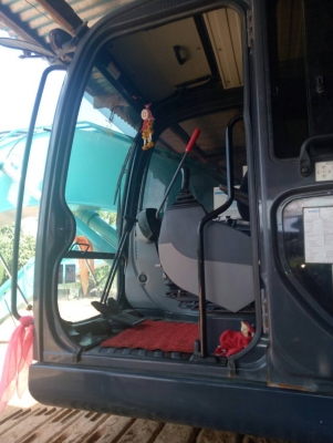 Kobelco mack8 YN12 supperXM ใช้งาน7702ช.ม เอสารเล่มทะเบียน รถสวยเดิมๆ เจ้าของขายเอง