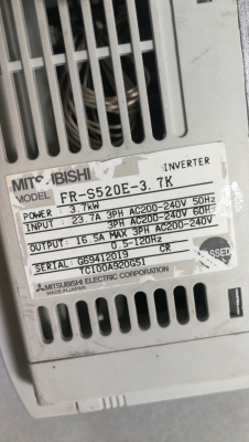 อินเวอร์เตอร์ปรับรอบมอเตอร์ 5แรง ไฟเข้า220v1เฟส ออก220v3เฟส