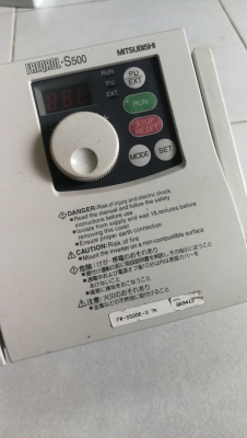 อินเวอร์เตอร์ปรับรอบมอเตอร์ 5แรง ไฟเข้า220v1เฟส ออก220v3เฟส