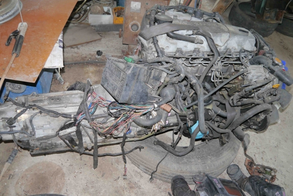 ขายเครื่อง Nissan RD 28 รุ่นสุดท้ายปี 2009ระบบไฟฟ้ามาทั้งชุด