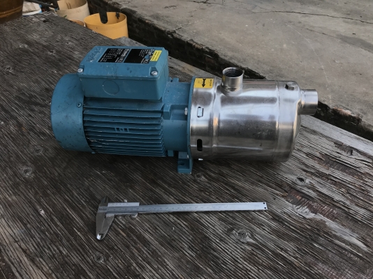 ขายปั้มน้ำหัวสแตนเลสแรงดันสูง Calpeda 1.5HP. 380V made in Italy ขนาดเข้า 1.5นิ้ว ออก 1.2นิ้ว สภาพสวยมากเดิมๆ วิ่งนิ่ม พร้อมใช้งาน
