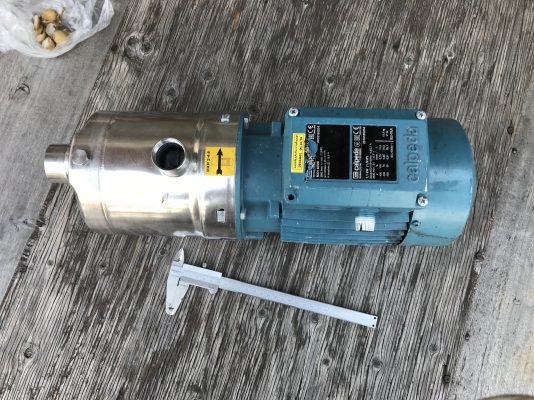 ขายปั้มน้ำหัวสแตนเลสแรงดันสูง Calpeda 1.5HP. 380V made in Italy ขนาดเข้า 1.5นิ้ว ออก 1.2นิ้ว สภาพสวยมากเดิมๆ วิ่งนิ่ม พร้อมใช้งาน